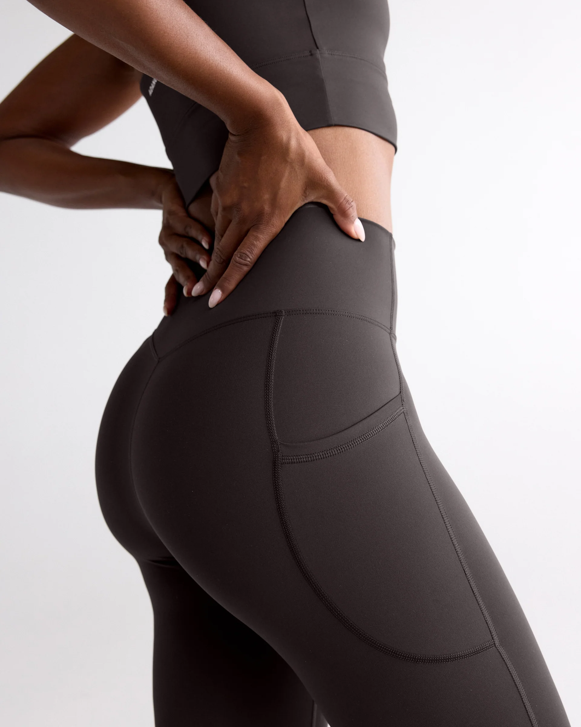 2148-ultimate-pocket-leggings-coffee-bean-2.webp Ultimate Pocket Leggings - Coffee Bean