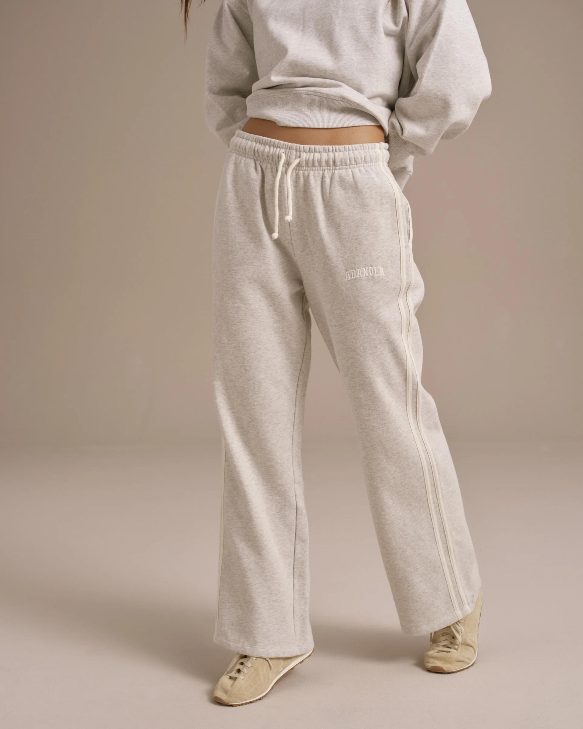 2418-varsity-loose-fit-sweatpants-light-grey-melange-marshmallow-white-1.webp Varsity Loose Fit Sweatpants - Light Grey Melange/Marshmallow White