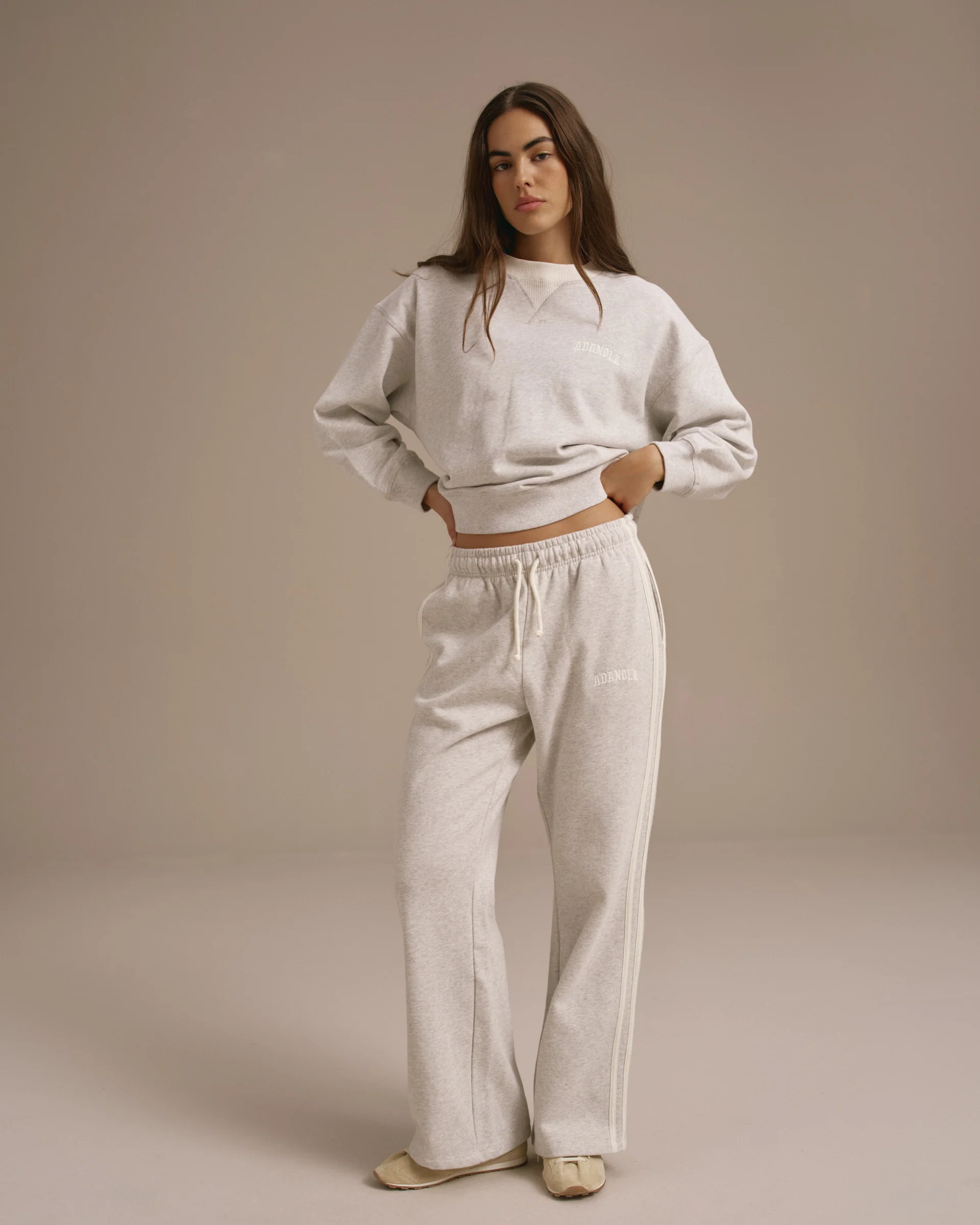 2418-varsity-loose-fit-sweatpants-light-grey-melange-marshmallow-white-4.webp Varsity Loose Fit Sweatpants - Light Grey Melange/Marshmallow White