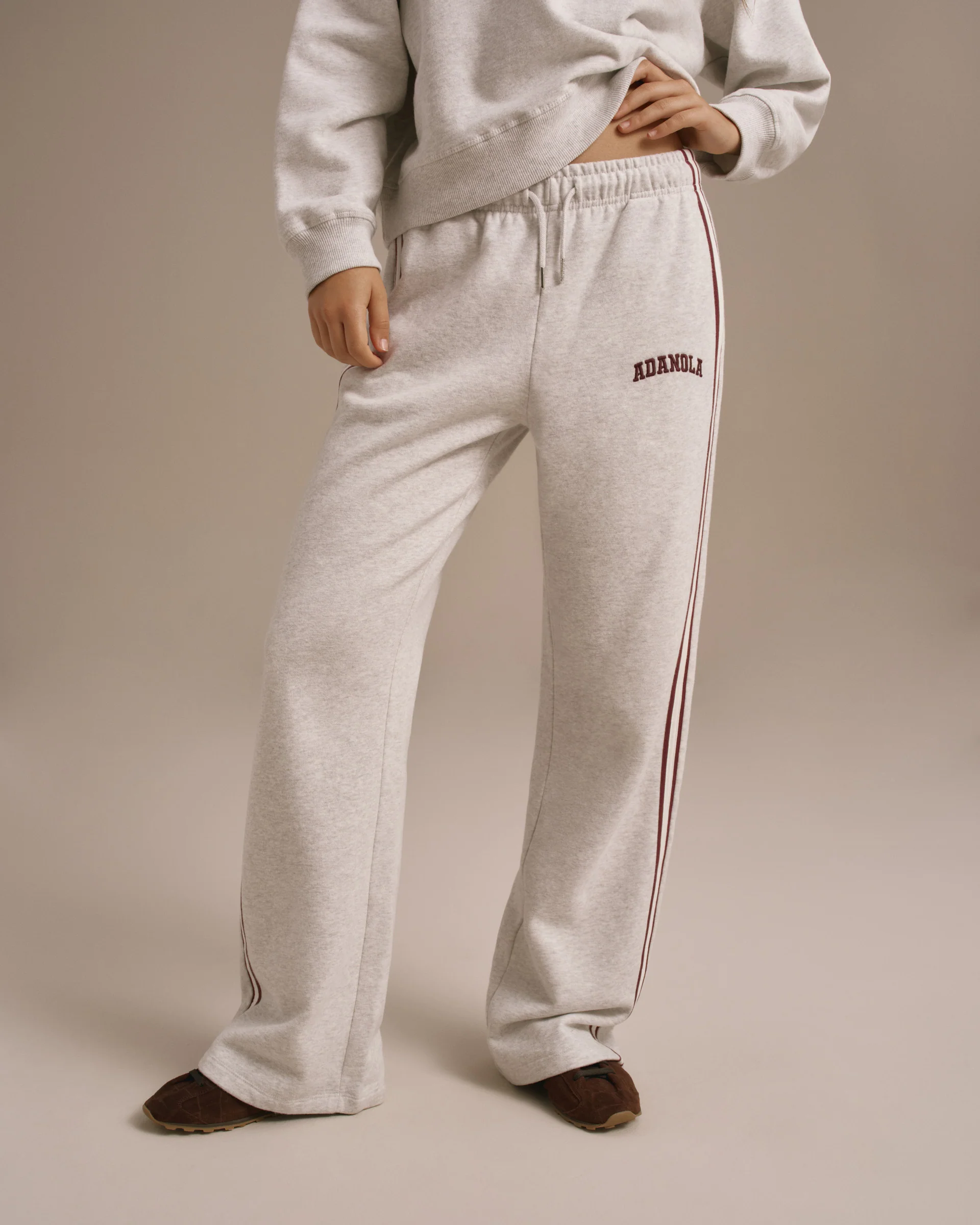 2508-varsity-loose-fit-straight-leg-sweatpants-light-grey-melange-dark-cherry-1.webp Varsity Loose Fit Straight Leg Sweatpants - Light Grey Melange/Dark Cherry