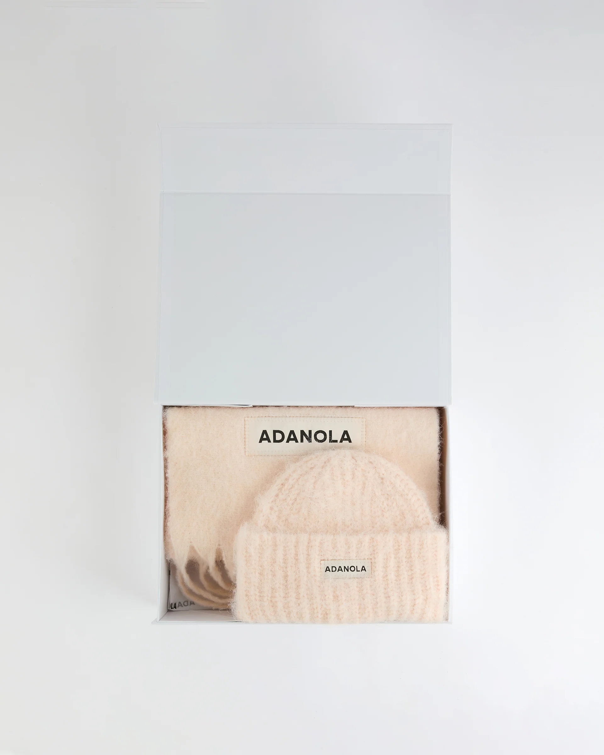 2959-box-set-beanie-and-scarf-light-pink-1.webp Box Set Beanie and Scarf - Light Pink