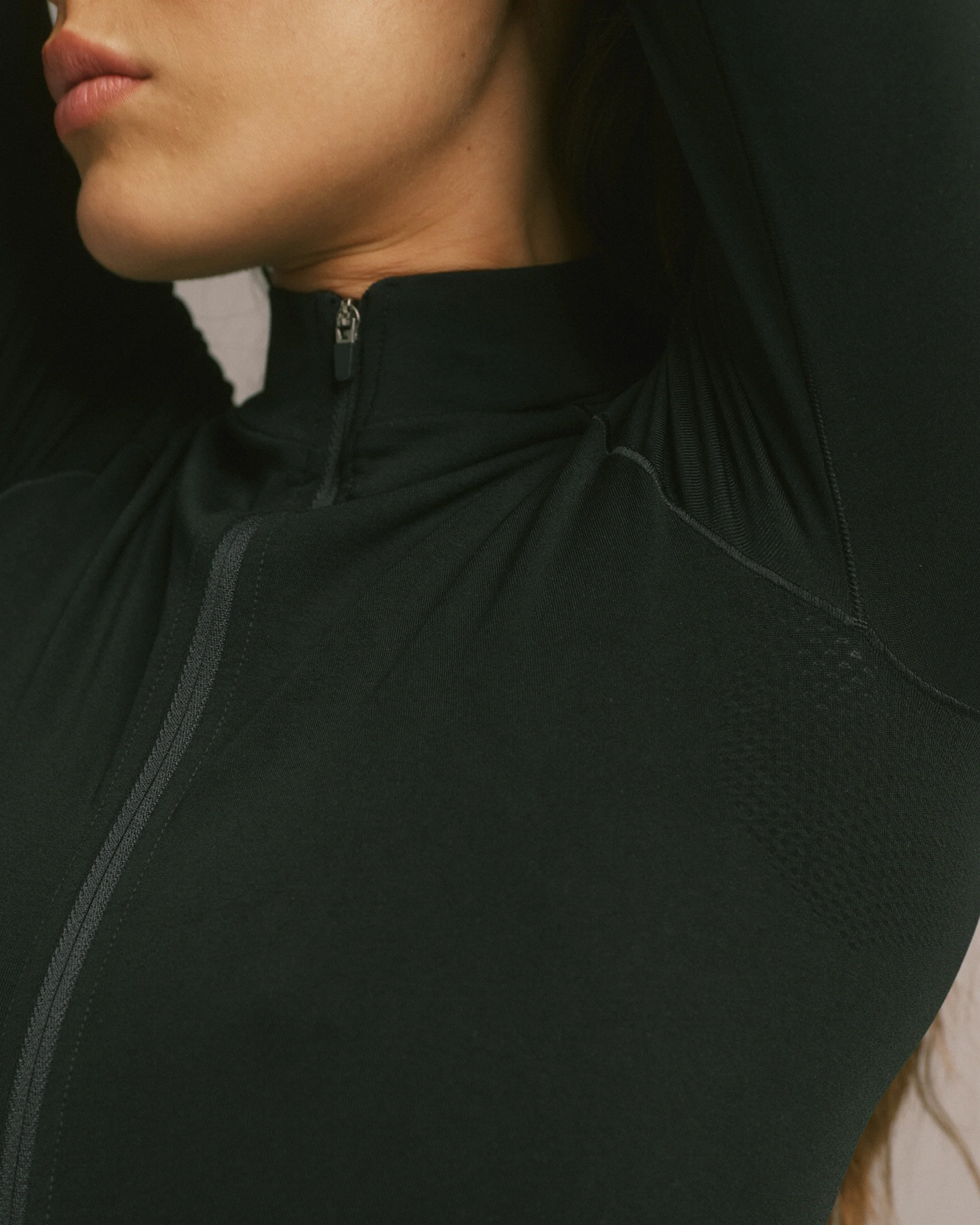 3370-seamless-longline-zip-up-top-black-5.webp Seamless Longline Zip Up Top - Black