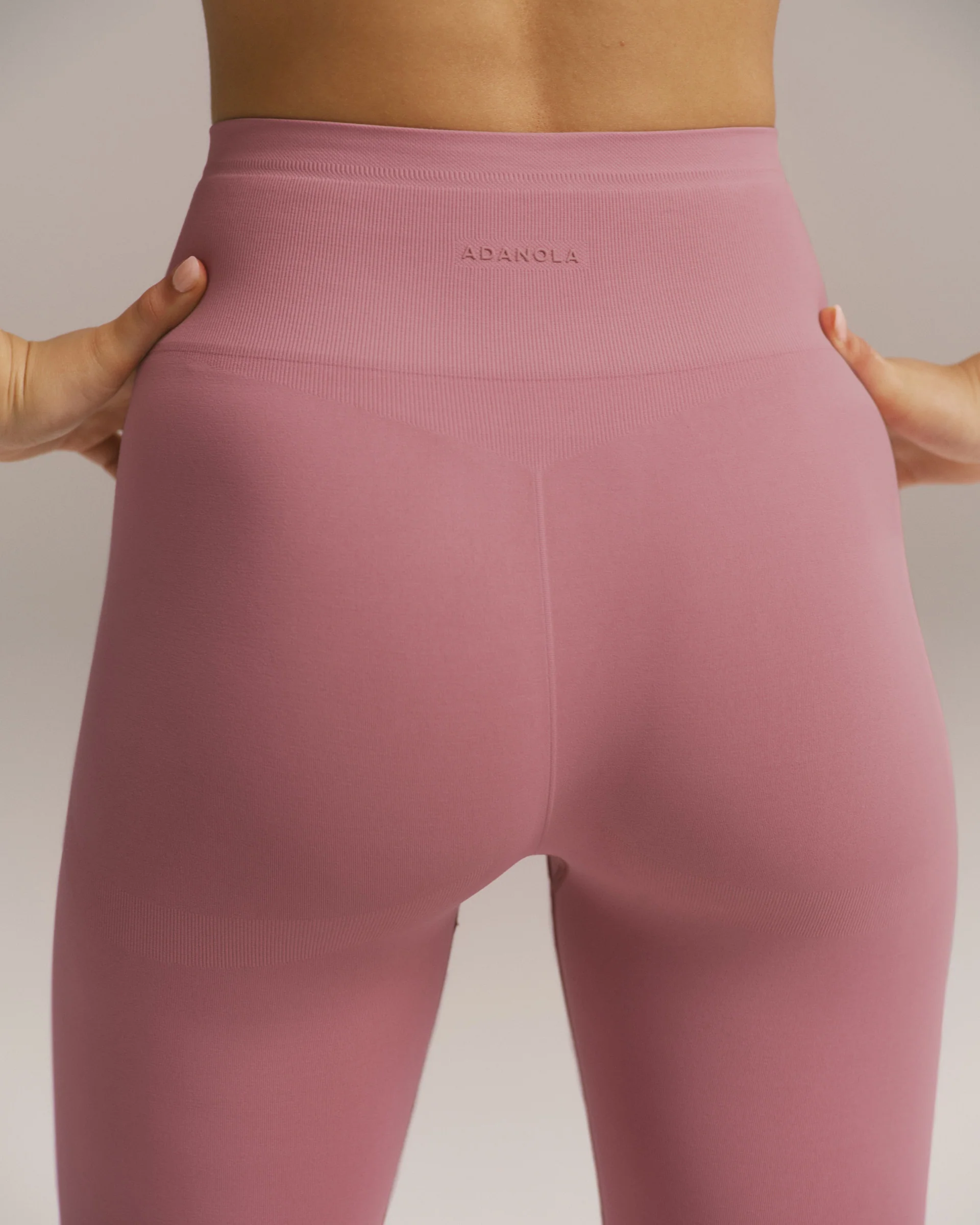 3780-seamless-leggings-dusty-pink-4.webp Seamless Leggings - Dusty Pink