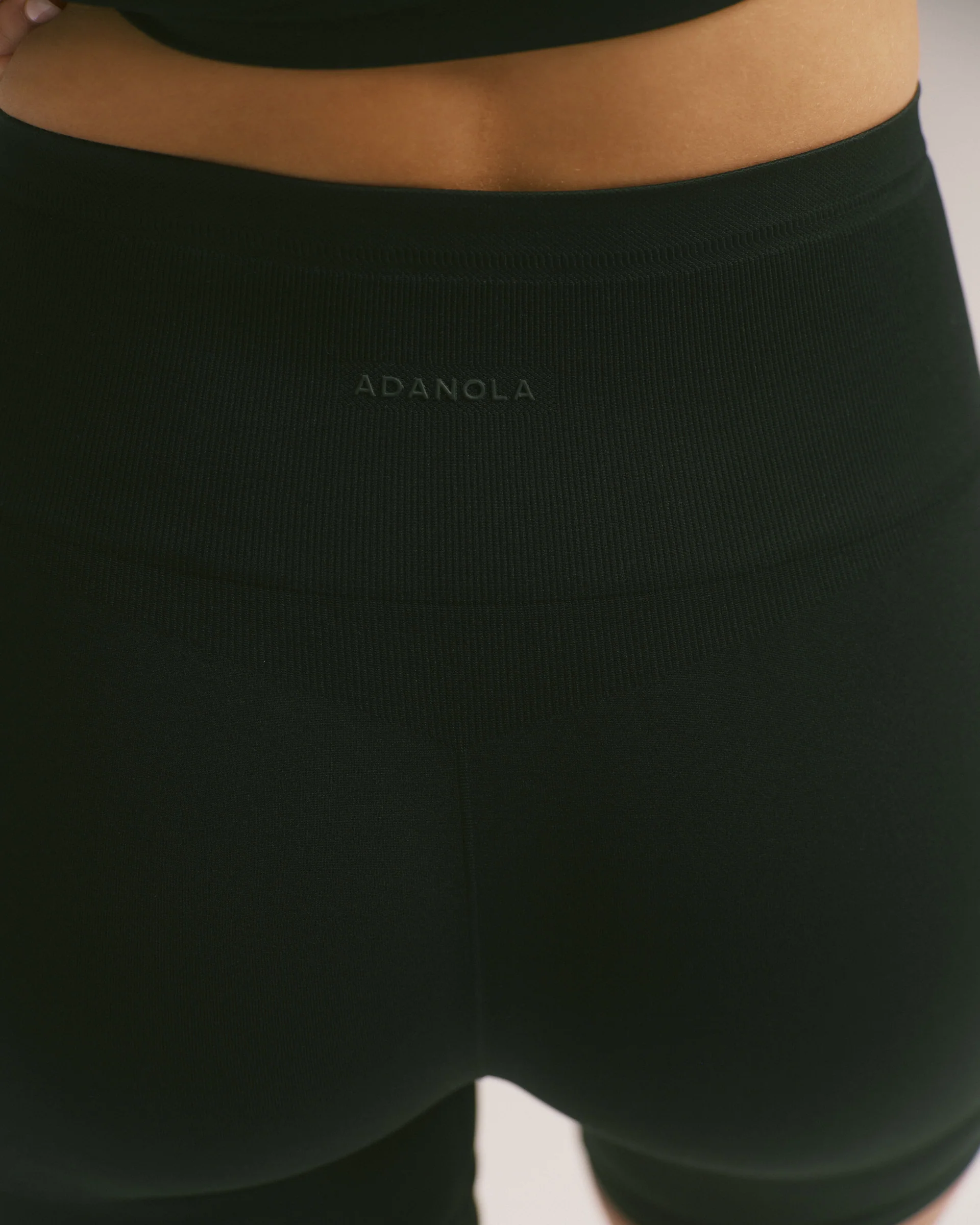 4189-seamless-crop-shorts-black-4.webp Seamless Crop Shorts - Black