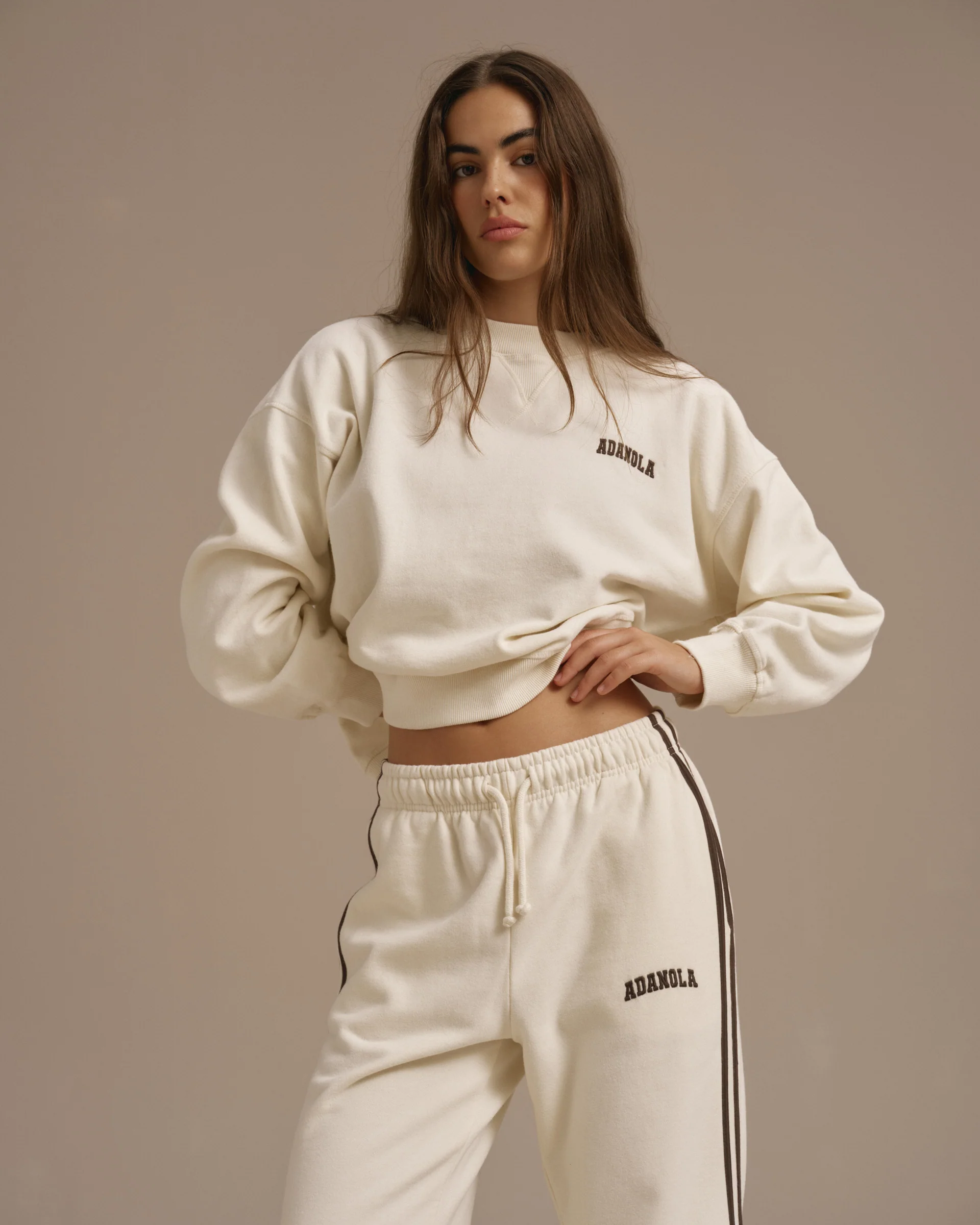 5763-varsity-loose-fit-sweatshirt-marshmallow-white-coffee-bean-1.webp Varsity Loose Fit Sweatshirt - Marshmallow White/Coffee Bean
