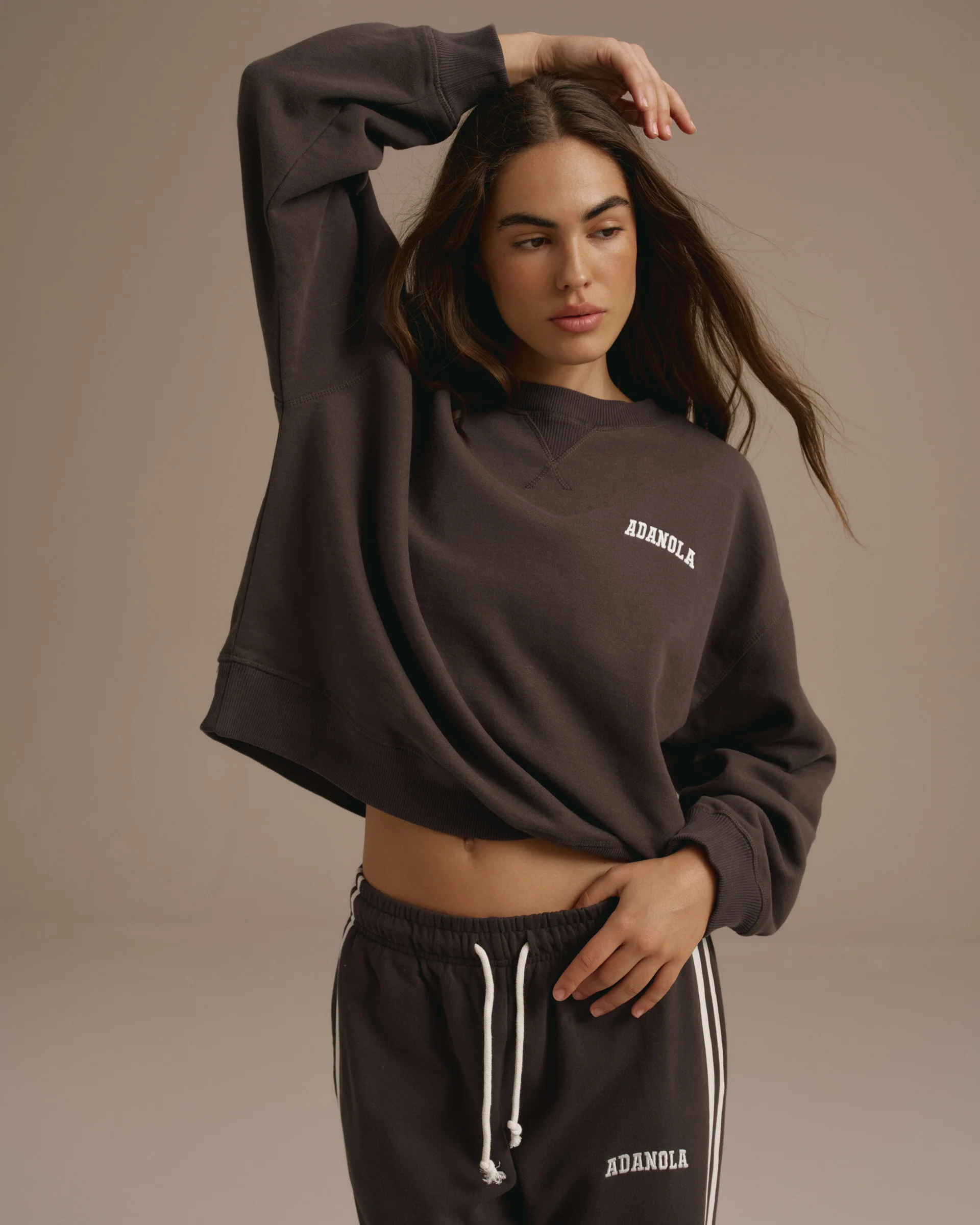 5781-varsity-loose-fit-sweatshirt-coffee-bean-marshmallow-white-1.webp Varsity Loose Fit Sweatshirt - Coffee Bean/Marshmallow White