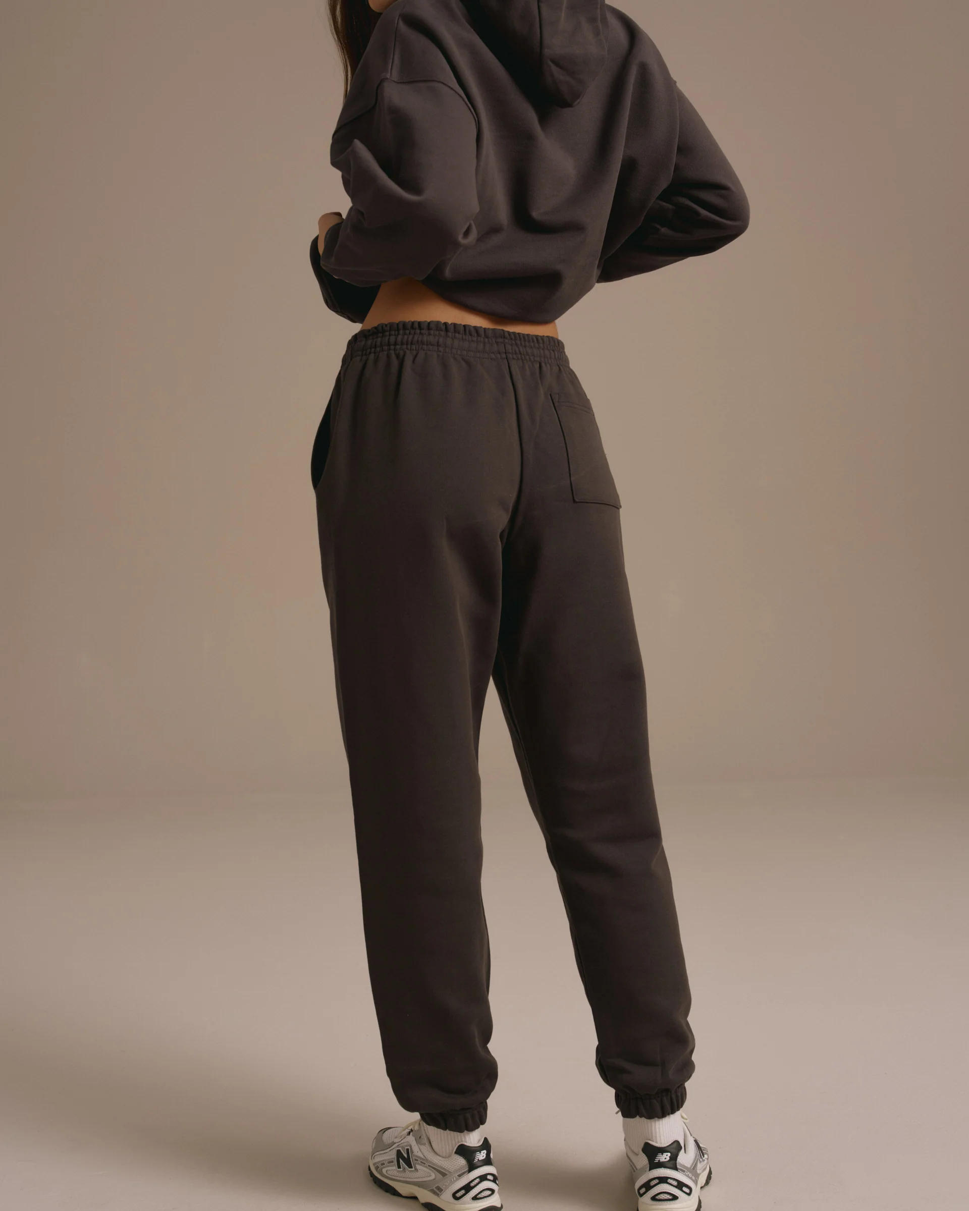 6084-varsity-sweatpants-washed-coffee-bean-2.webp Varsity Sweatpants - Washed Coffee Bean