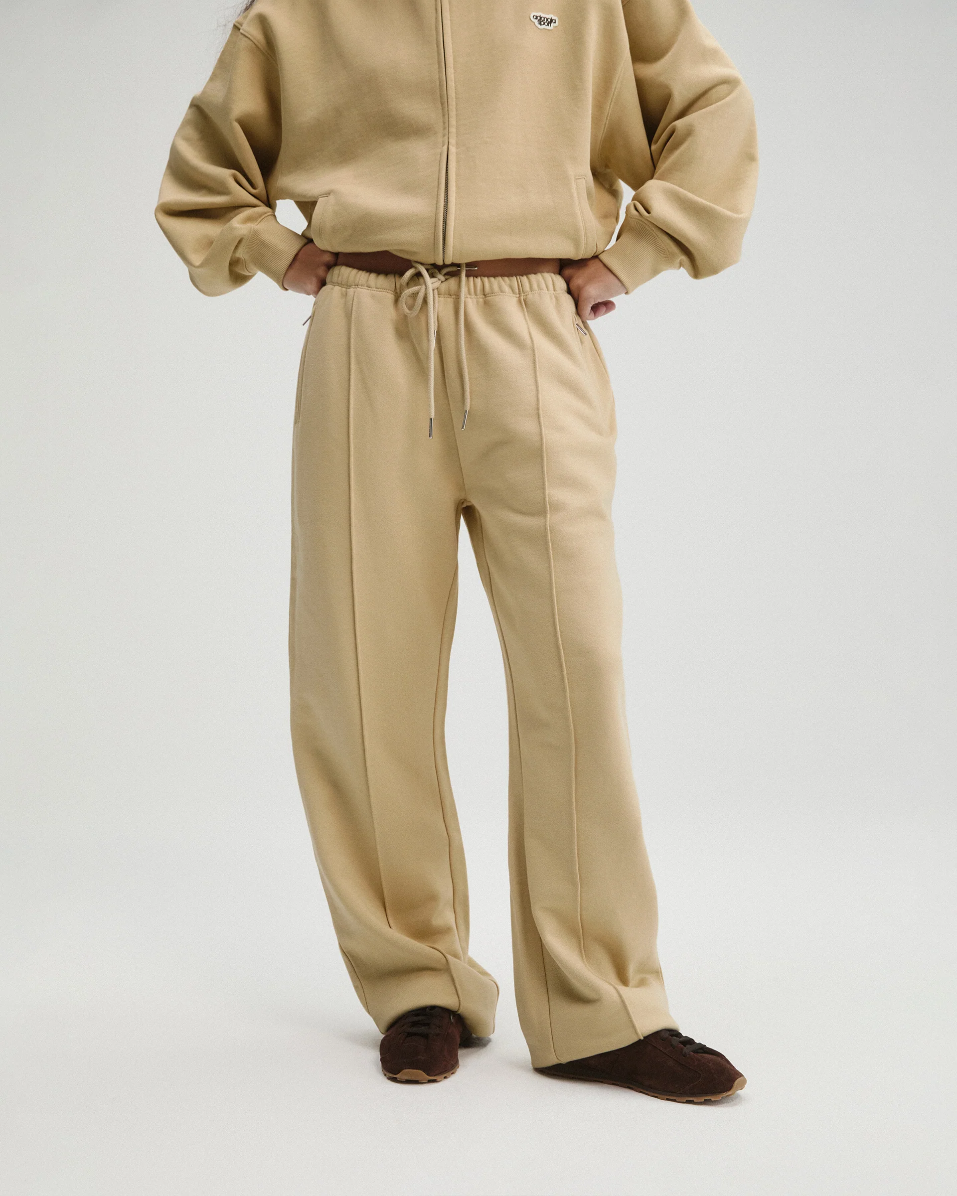 7184-pintuck-straight-leg-sweatpants-caramel-beige-1.webp Pintuck Straight Leg Sweatpants - Caramel Beige