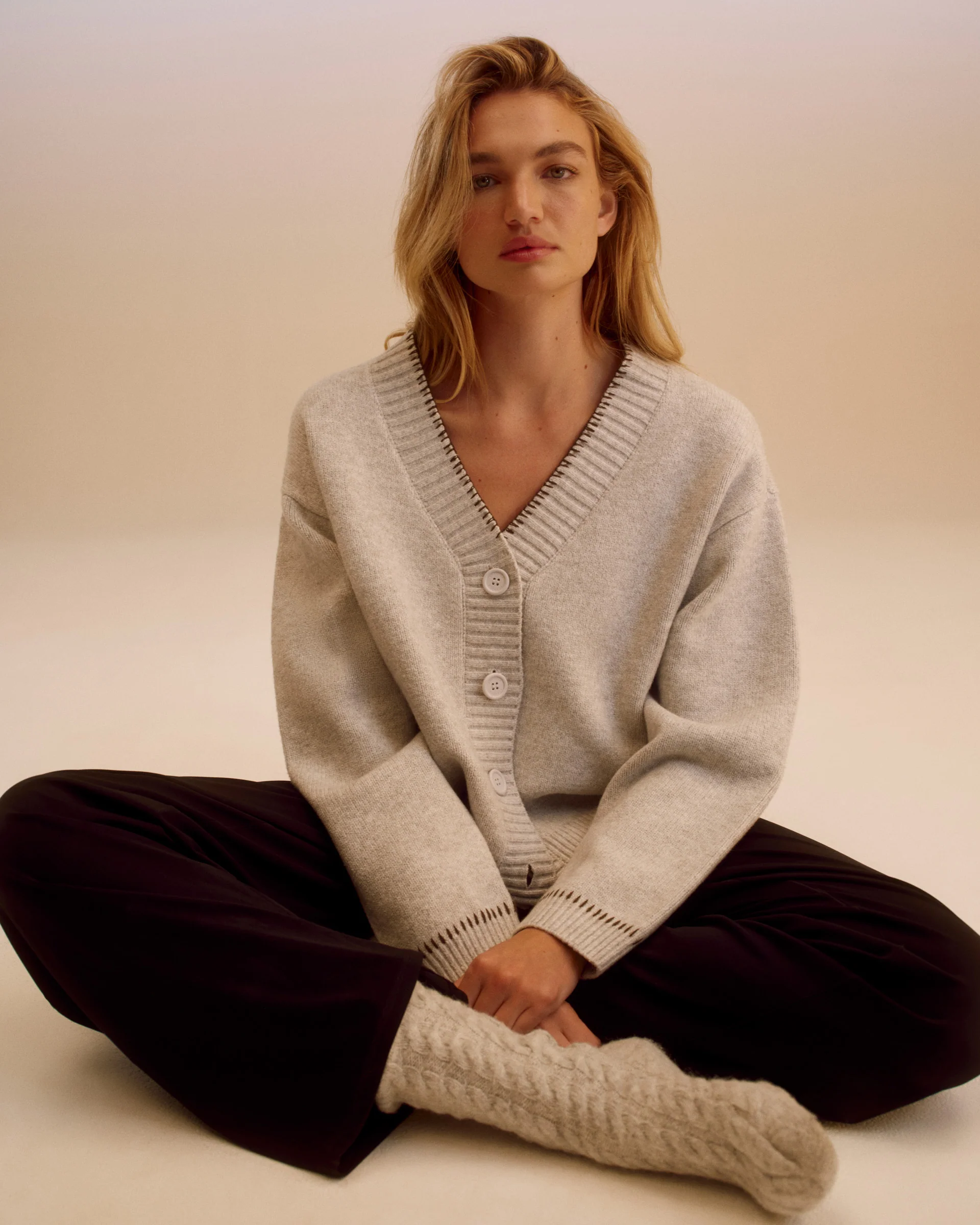 7840-knit-blanket-stitch-cardigan-light-grey-melange-1.webp Knit Blanket Stitch Cardigan - Light Grey Melange